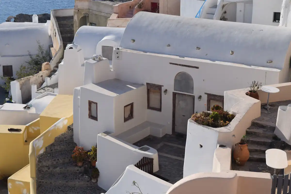 traditional white house in santorini town